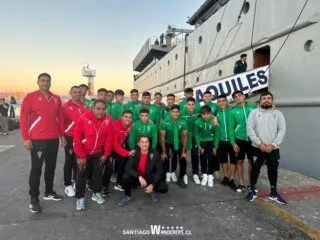 La marine chilienne aide un club à se rendre à son match sur une île