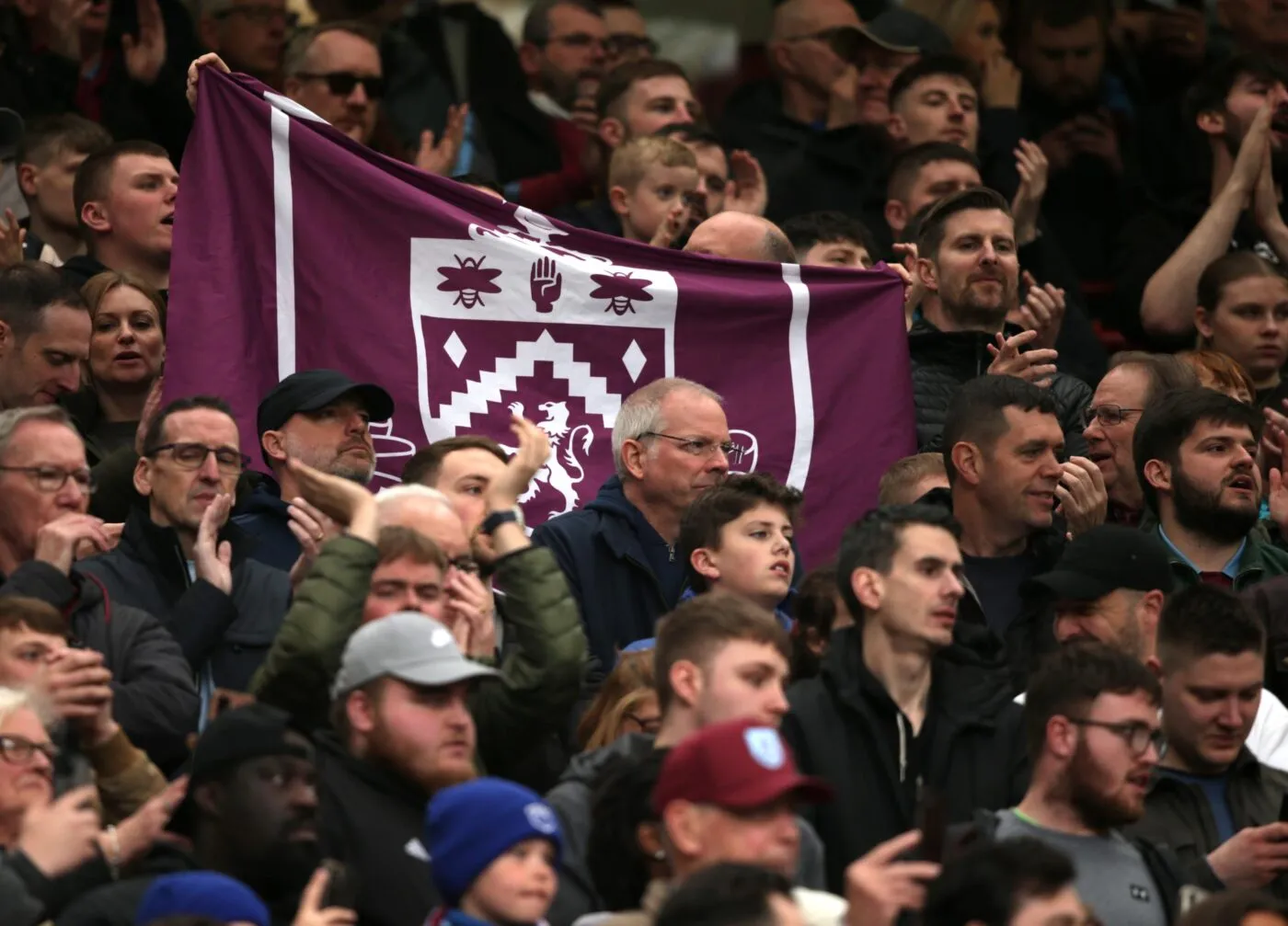 Un fan de Burnley arrêté pour s’être moqué du crash de Munich