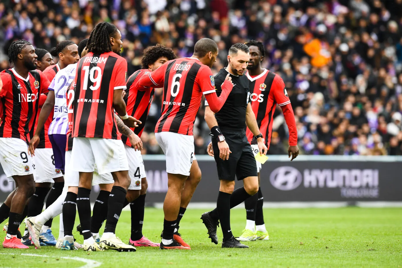 La sonorisation des arbitres ou comment rendre le foot sourd