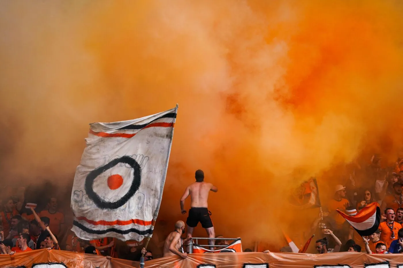 Un groupe d’ultras lorientais envahit le terrain d’entraînement