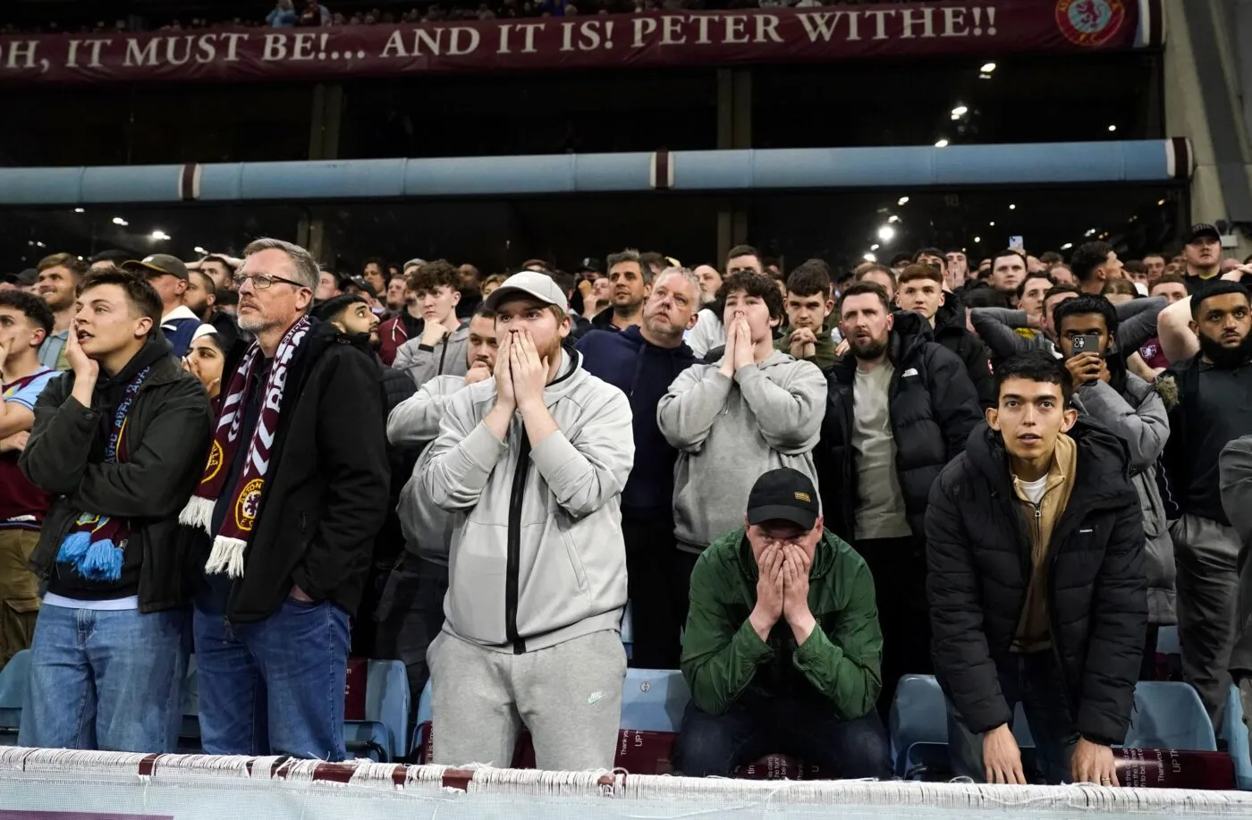 La reprise d&rsquo;Aston Villa-Olympiakos retardée à la suite de l’arrêt cardiaque d’un supporter