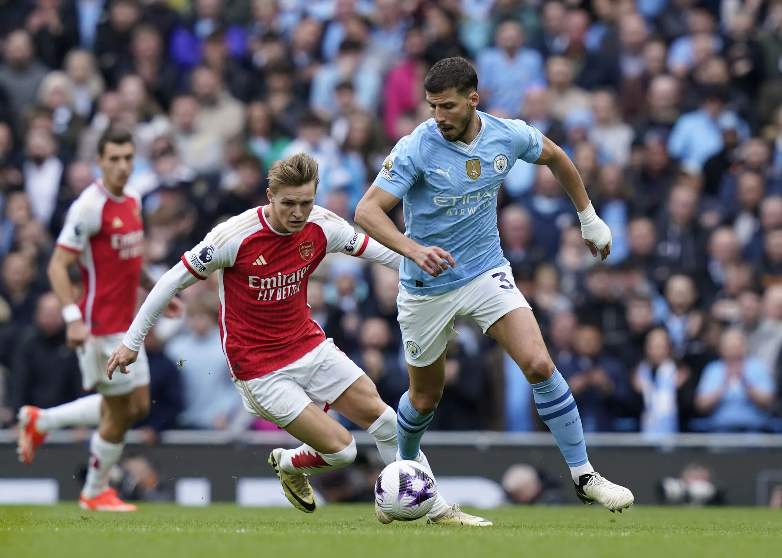 Manchester, England, 31st March 2024. Martin Odegaard of Arsenal chases down Ruben Dias of Manchester City  during the Premier League match at the Etihad Stadium, Manchester. Picture credit should read: Andrew Yates / Sportimage Photo by Icon sport   - Photo by Icon Sport