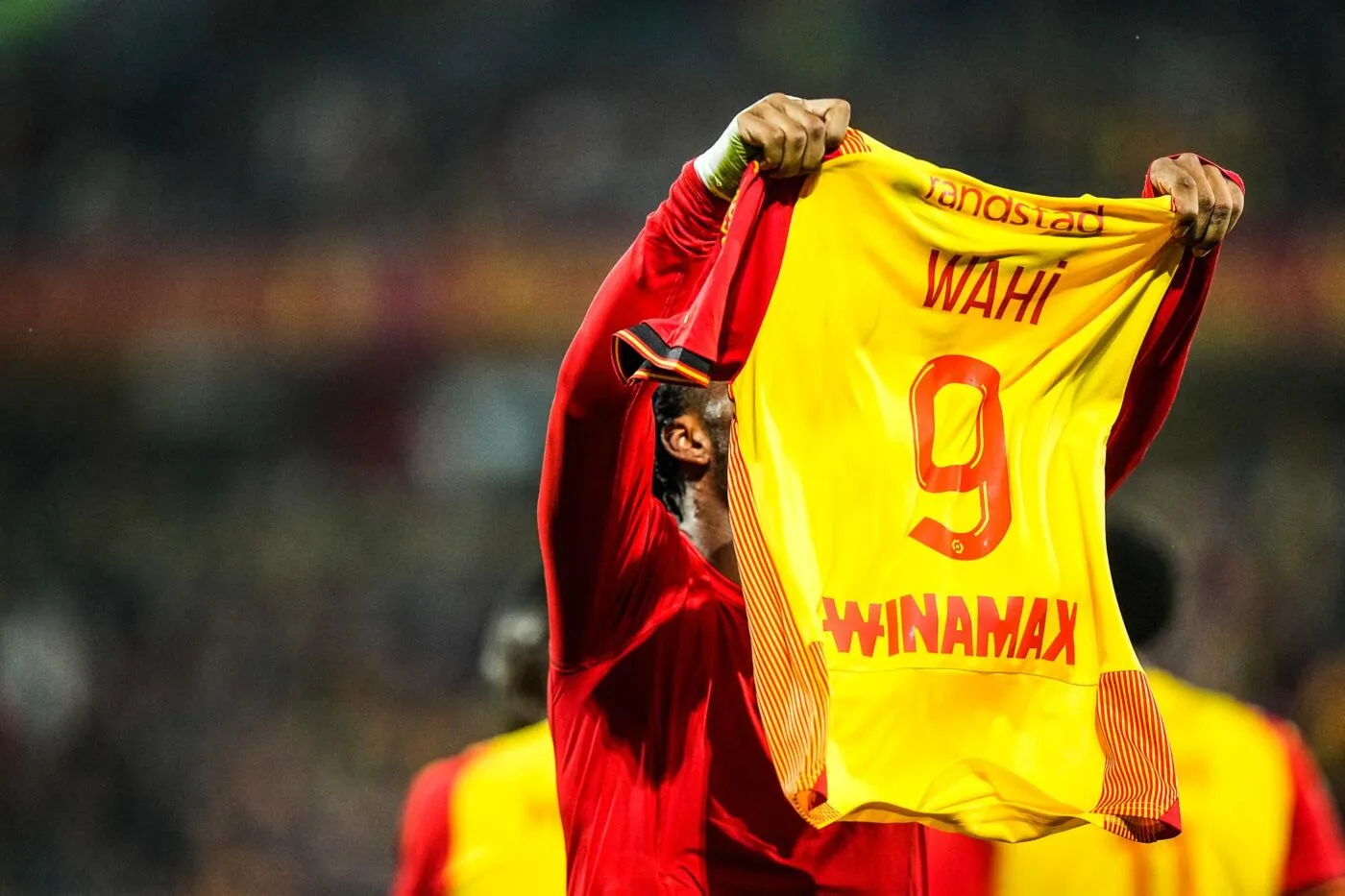 Lens coule Lorient et se rapproche de l’Europe