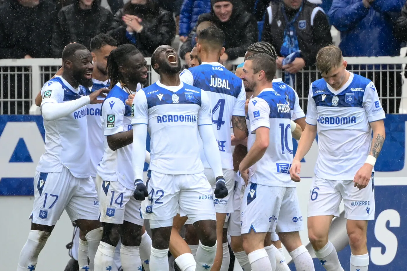 17 Lassine SINAYOKO (aja) - 14 Gideon MENSAH (aja) - 42 Elisha OWUSU (aja) - 10 Gaetan PERRIN (aja) during the Ligue 2 match between Auxerre and Paris FC at Stade de L'Abbe-Deschamps on May 4, 2024 in Auxerre, France.(Photo by Christophe Saidi/FEP/Icon Sport)   - Photo by Icon Sport