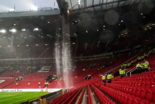 Les énormes fuites du toit d'Old Trafford lors de la défaite de Manchester United face à Arsenal