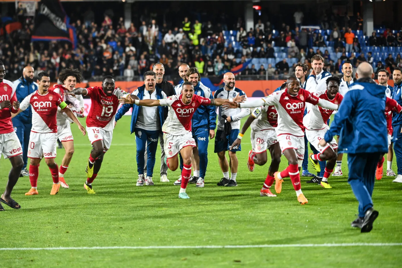 Monaco, un dauphin masqué