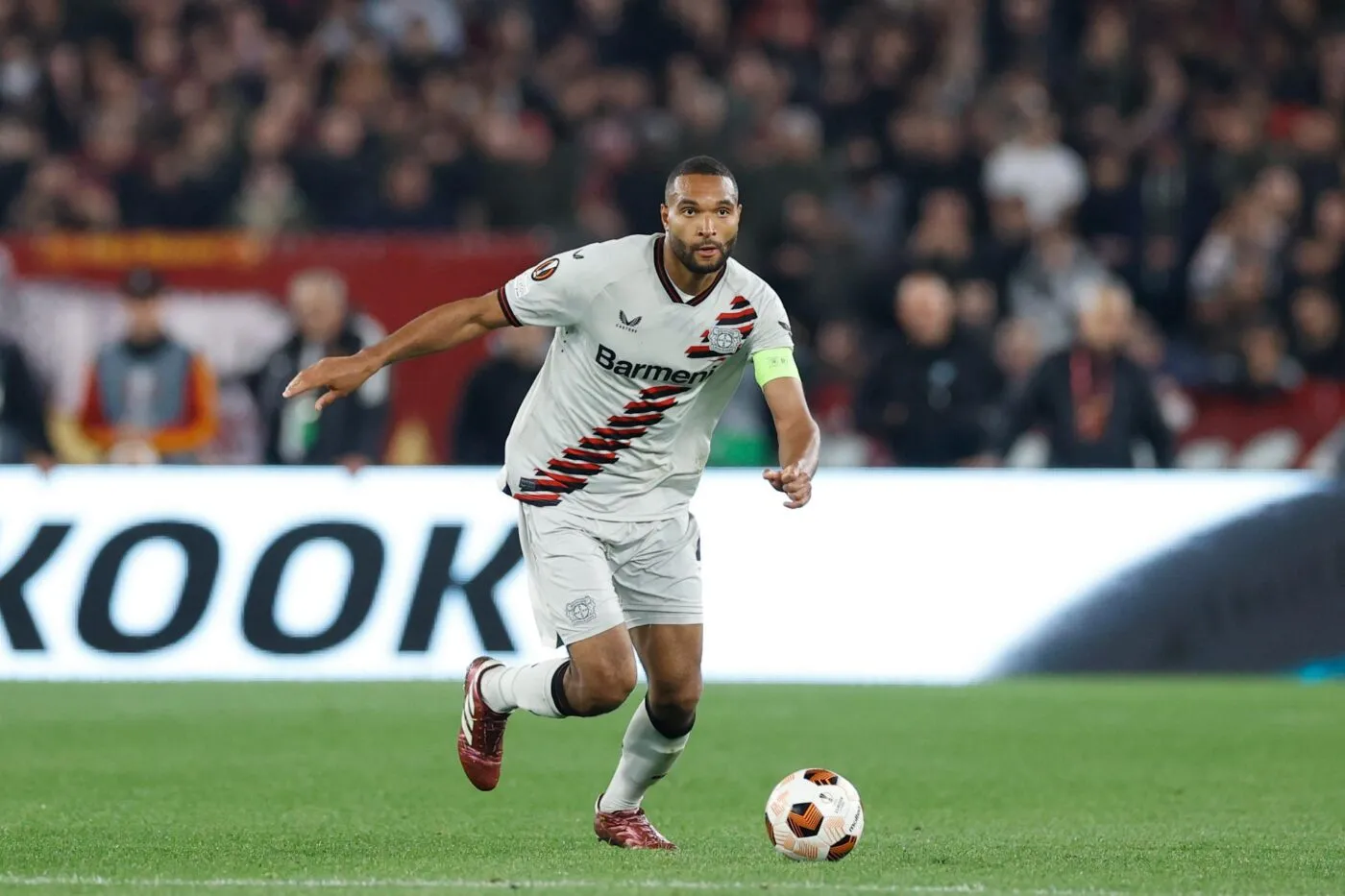 La sélection de Jonathan Tah à l’Euro annoncée dans un gâteau