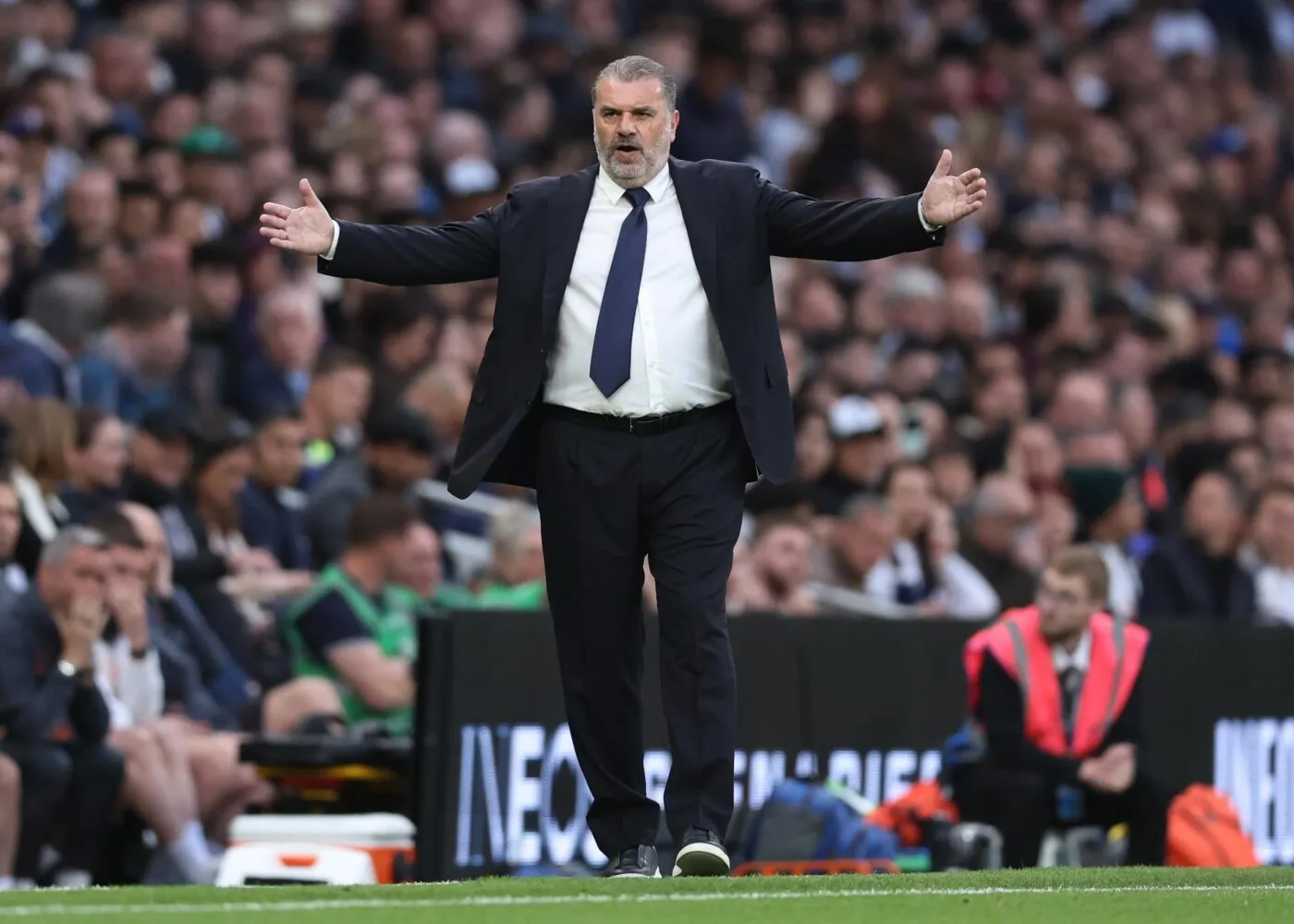 Ange Postecoglou furieux contre les fans des Spurs qui ont supporté City