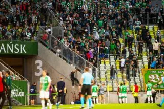 Champion de D2 polonaise, le Lechia Gdańsk soulève un trophée Intersport