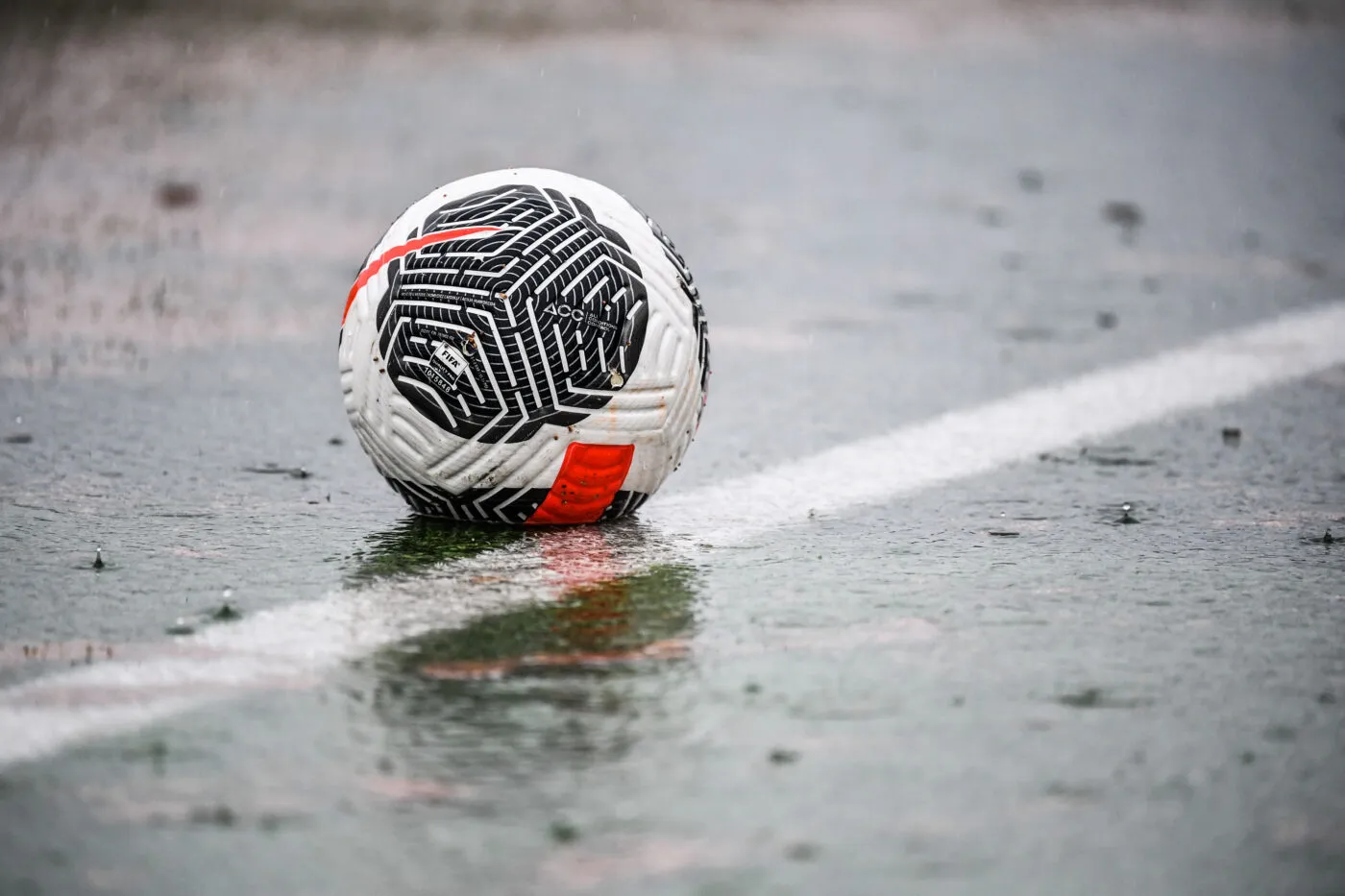 La foudre s’abat sur le stade de Courrières et fait un mort