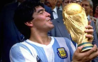 Nouveau rebondissement dans la vente du Ballon d'or de Maradona