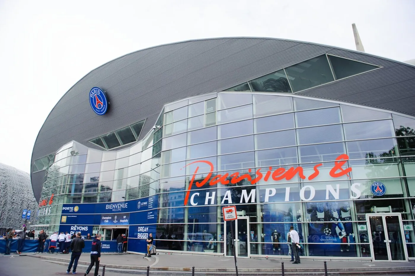 Le Parc des Princes, au centre du jeu politique
