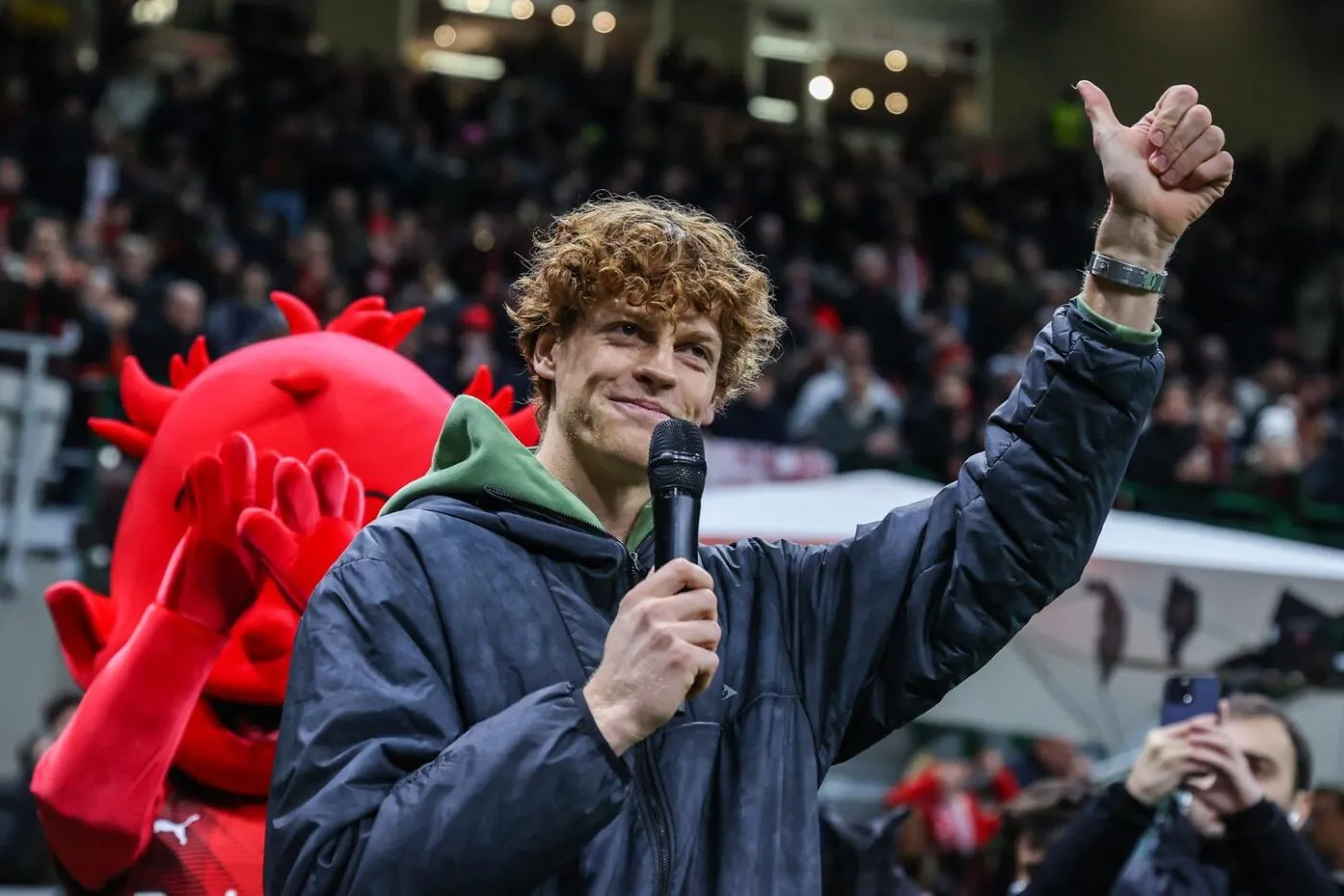 Jannik Sinner, le football en fond de court