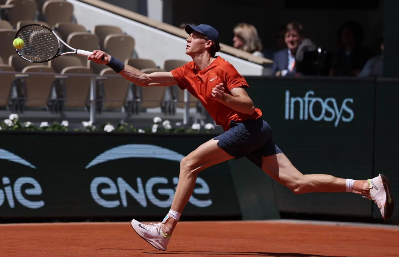 Jannik Sinner, le football en fond de court