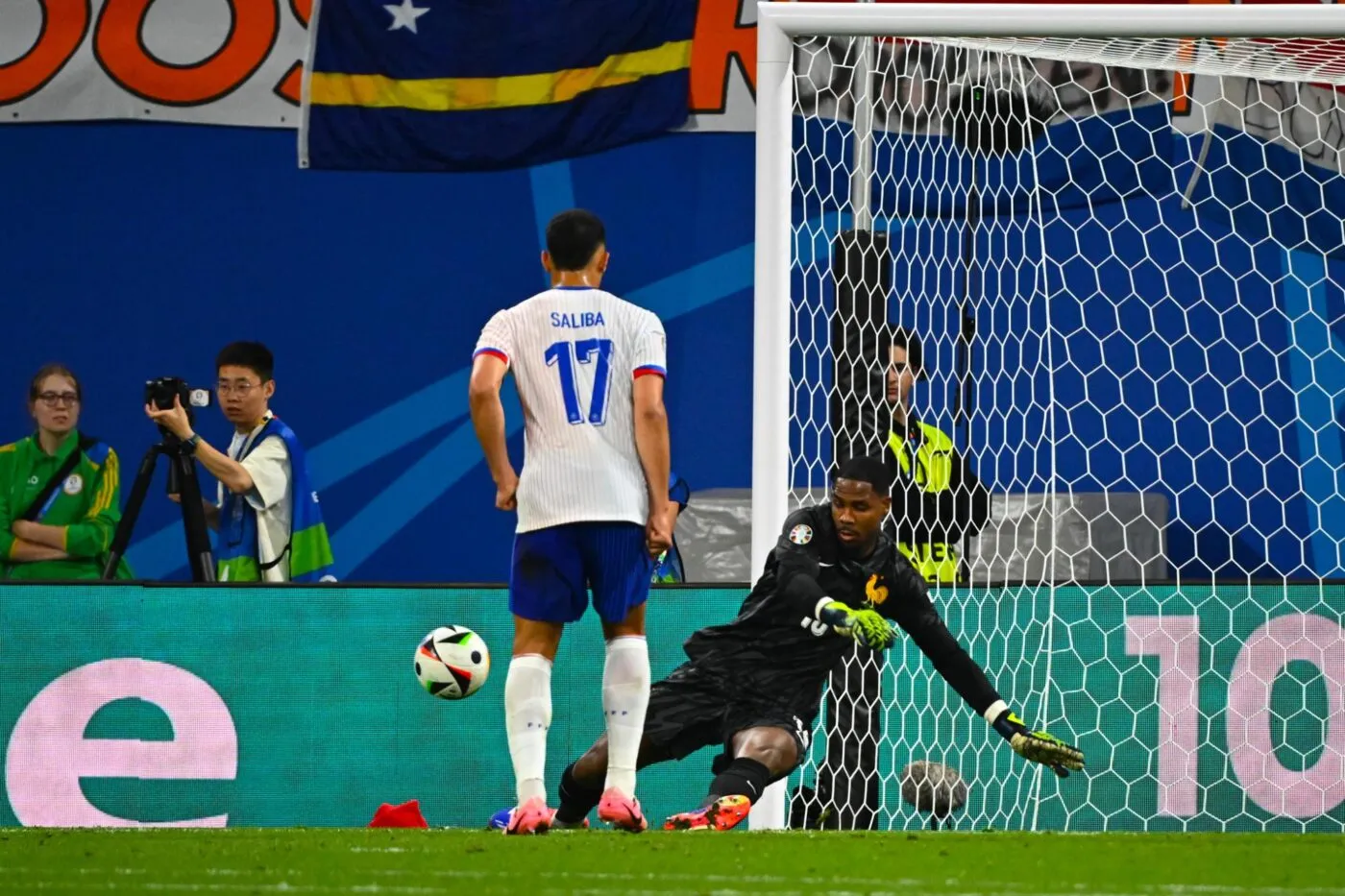 Pourquoi le but de Xavi Simons a été refusé