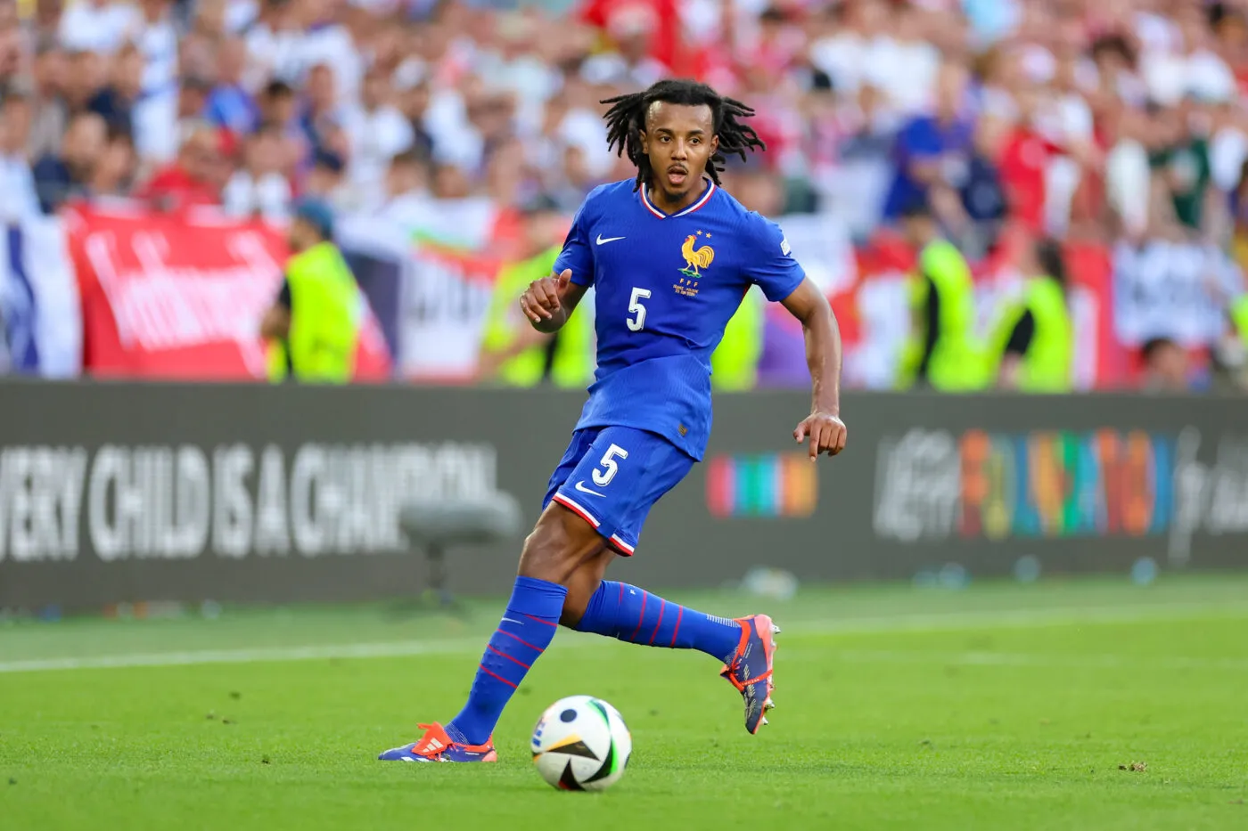 Koundé, un costume enfin à sa mesure ?