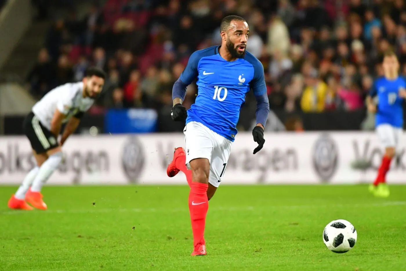 Alexandre Lacazette nommé capitaine des Bleus