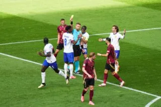 Attention aux cartons pour les Bleus