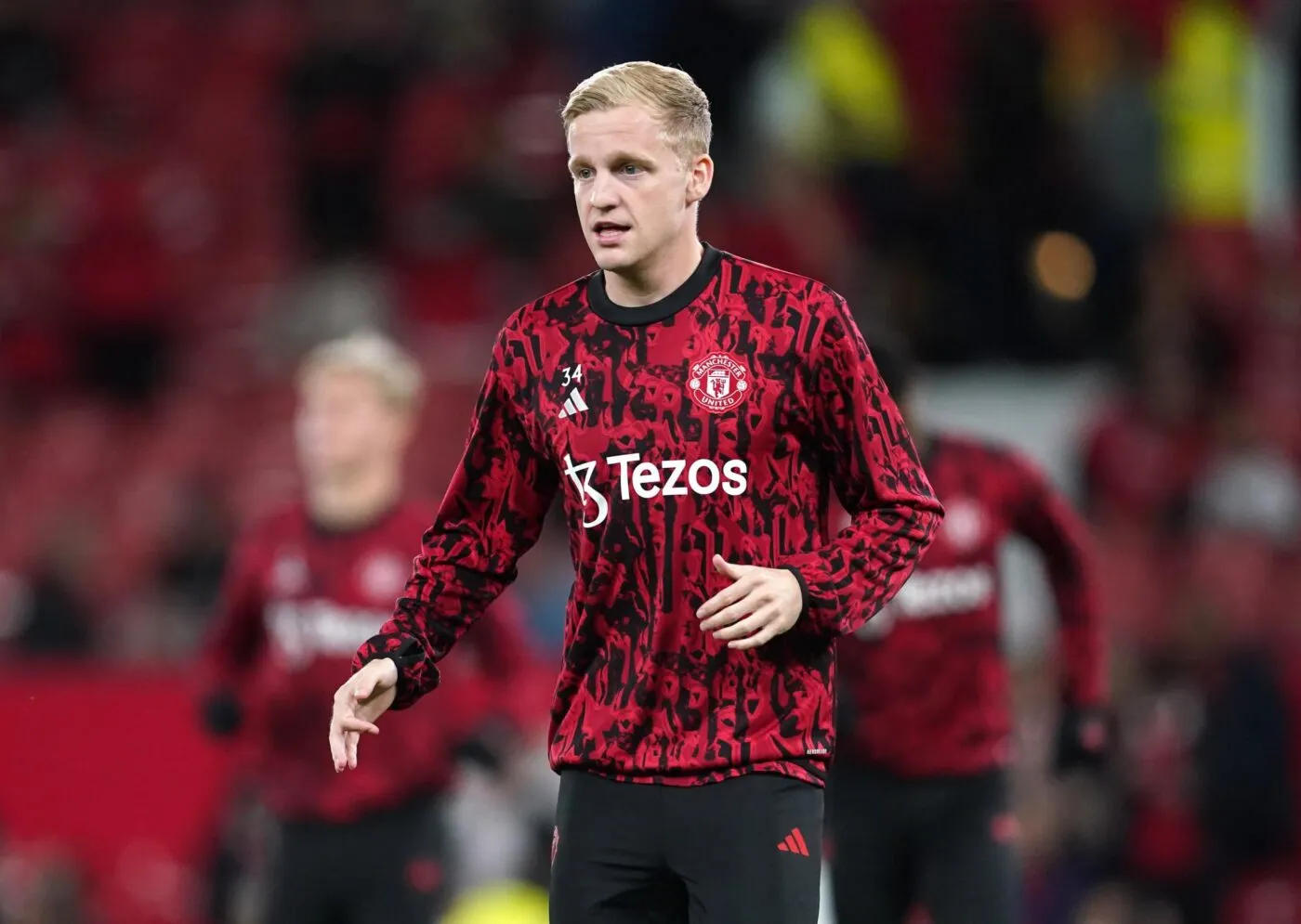 Van de Beek annonce son départ de Manchester United