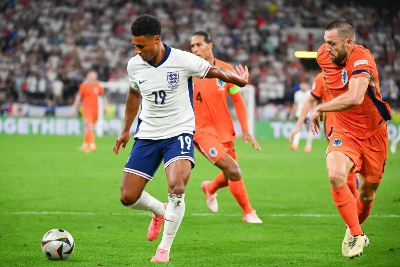 L’Angleterre rejoint l’Espagne en finale