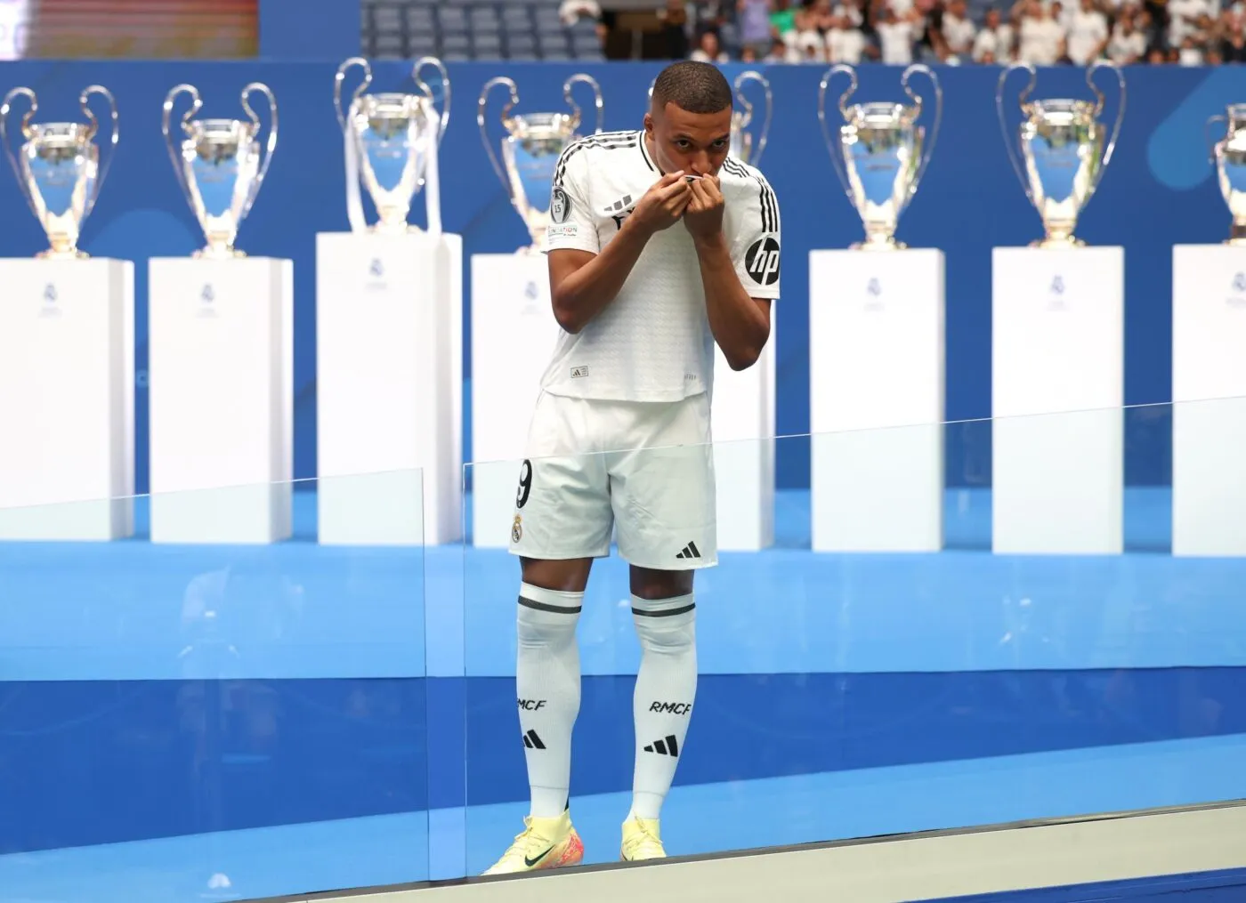 Pour sa présentation au Real Madrid, Kylian Mbappé suit l’exemple de Cristiano Ronaldo