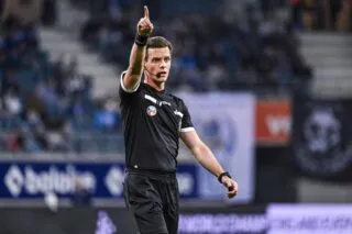 Alerte génie ! Un joueur se prend deux jaunes en 15 secondes en Belgique