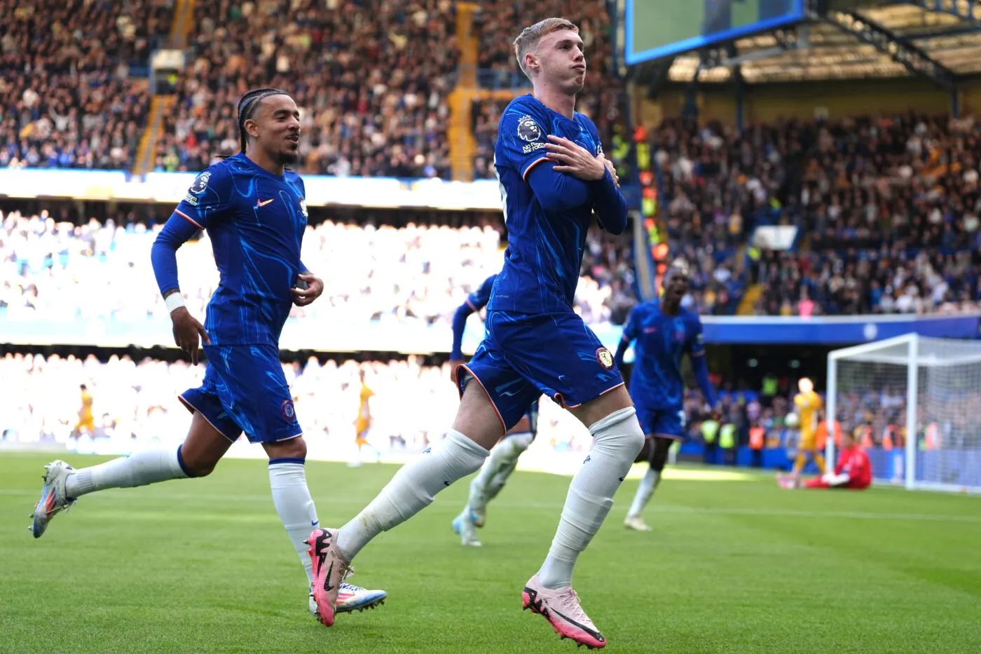 Chelsea's Cole Palmer (right) celebrates scoring their side's second goal of the game with team-mates during the Premier League match at Stamford Bridge, London. Picture date: Saturday September 28, 2024. - Photo by Icon Sport