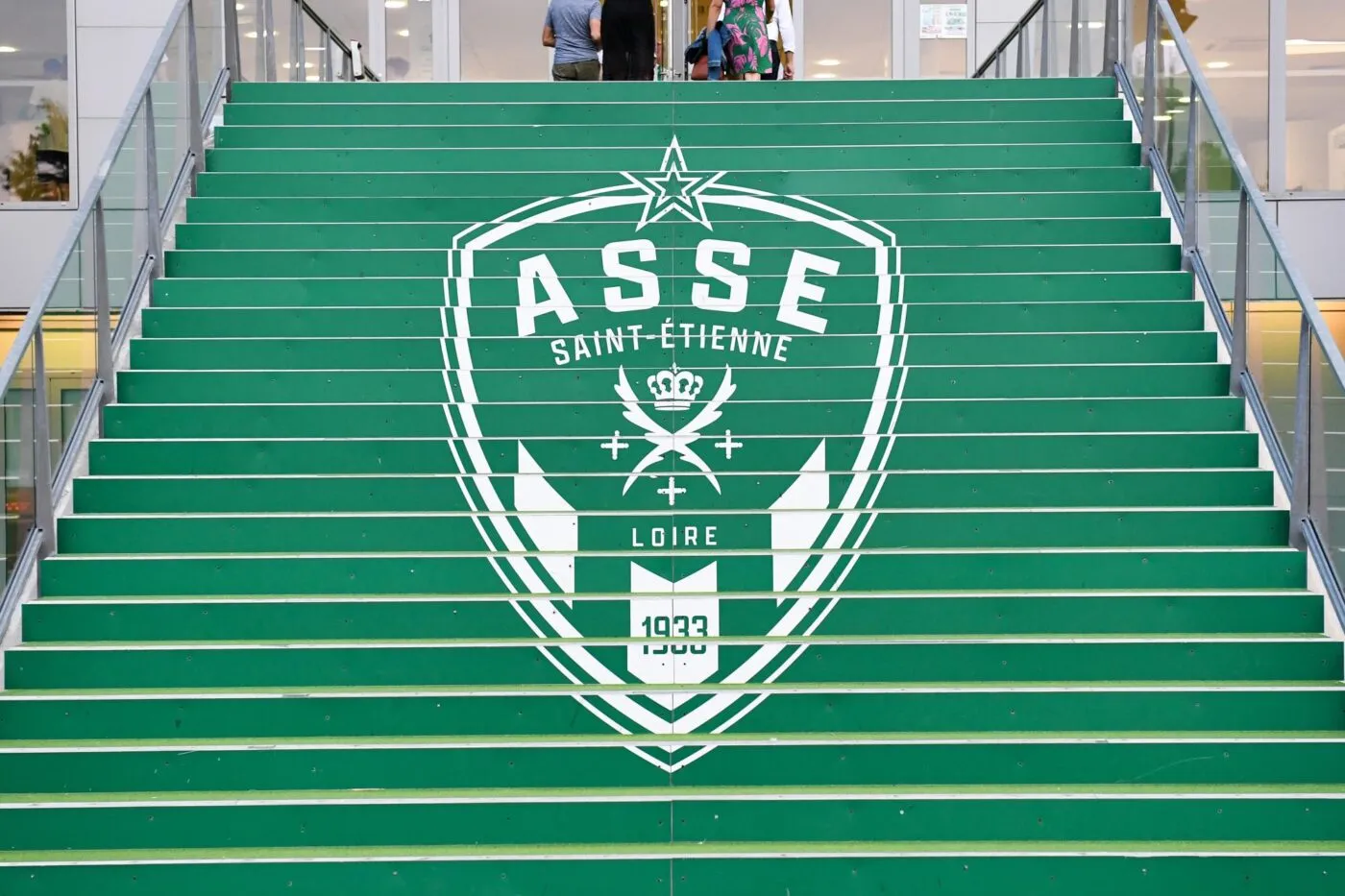 Geoffroy-Guichard et la boutique de Saint-Étienne tagués par des supporters de l’OL