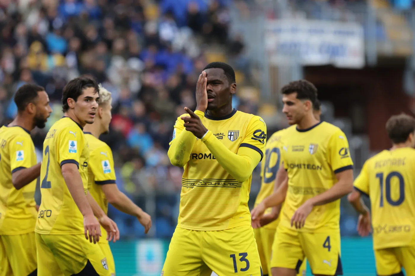 Bologne rejoint sur le fil par le Genoa en Serie A, Côme et Parme patinent