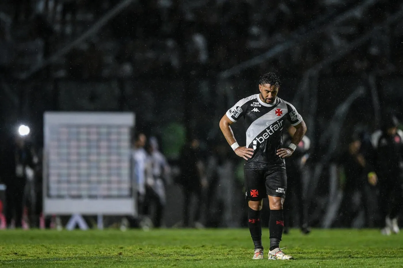 Le contrat de Dimitri Payet bientôt résilié ?