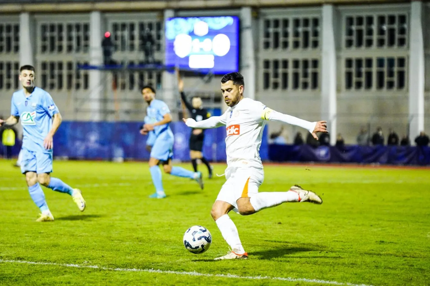 L’étonnante réaction de rageux de Téji Savanier en plein match