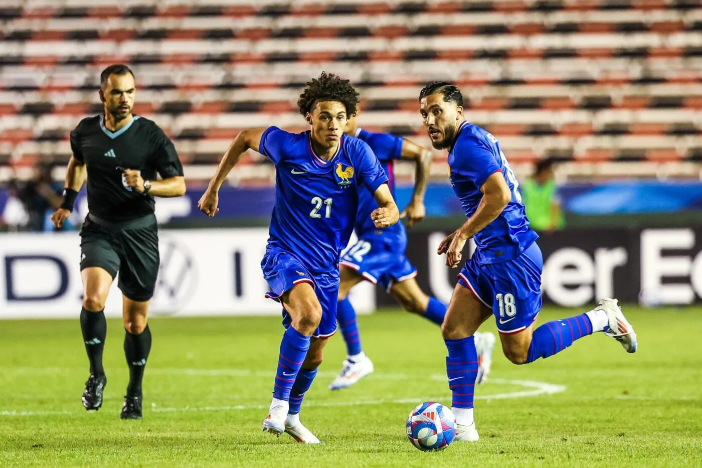 Cherki et Akliouche, les rookies dans le sas