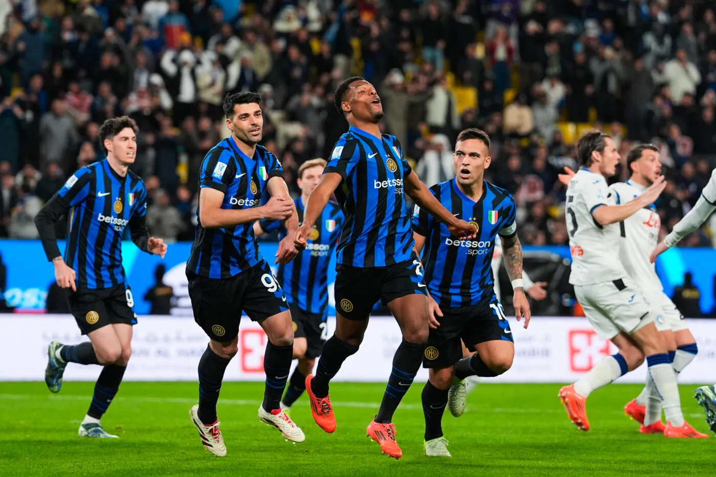 L’Inter et Dumfries concassent l’Atalanta et filent en finale