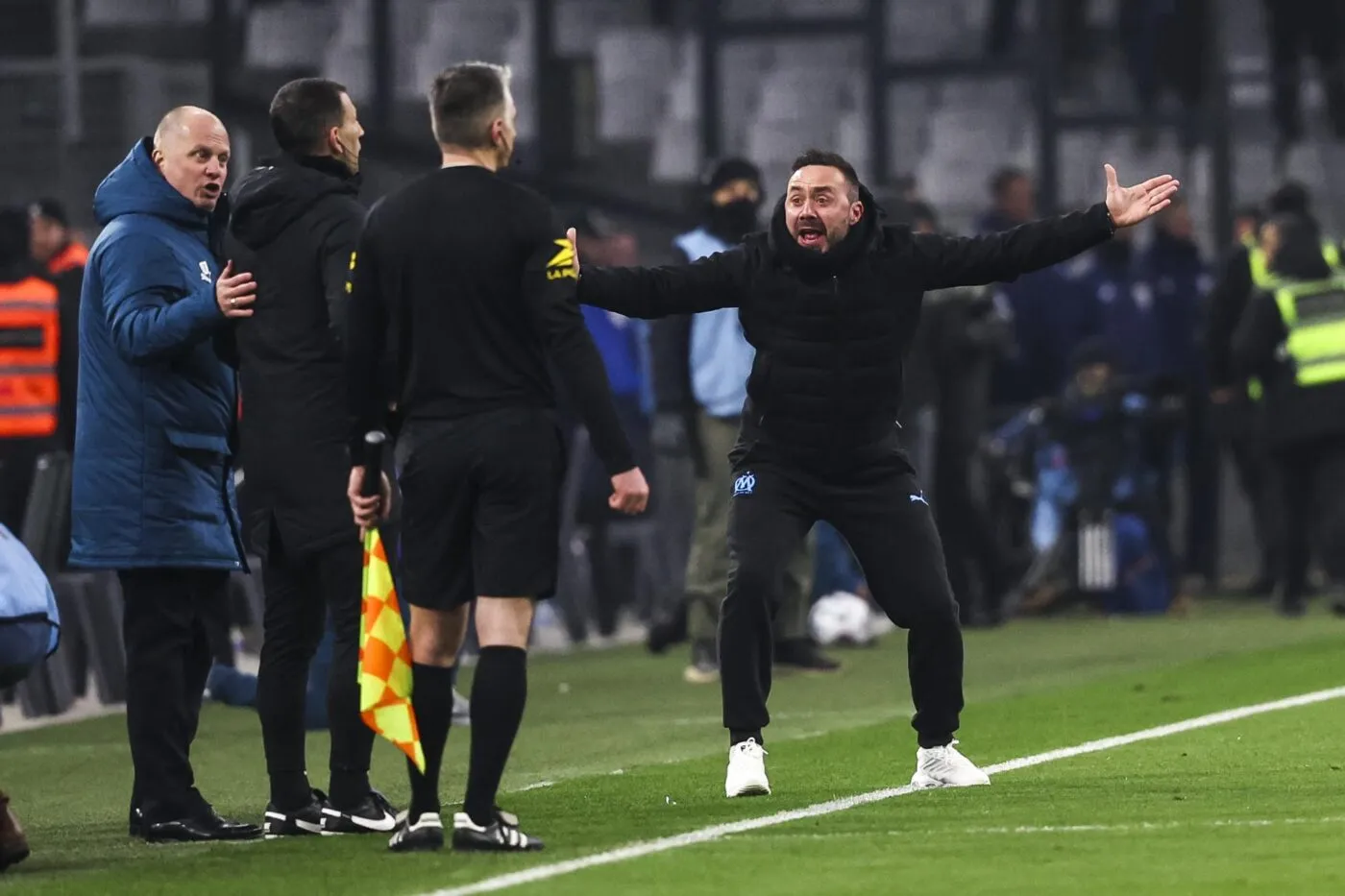 Roberto De Zerbi : « Expliquez-moi pourquoi le président de Lille vient sur le terrain ? »