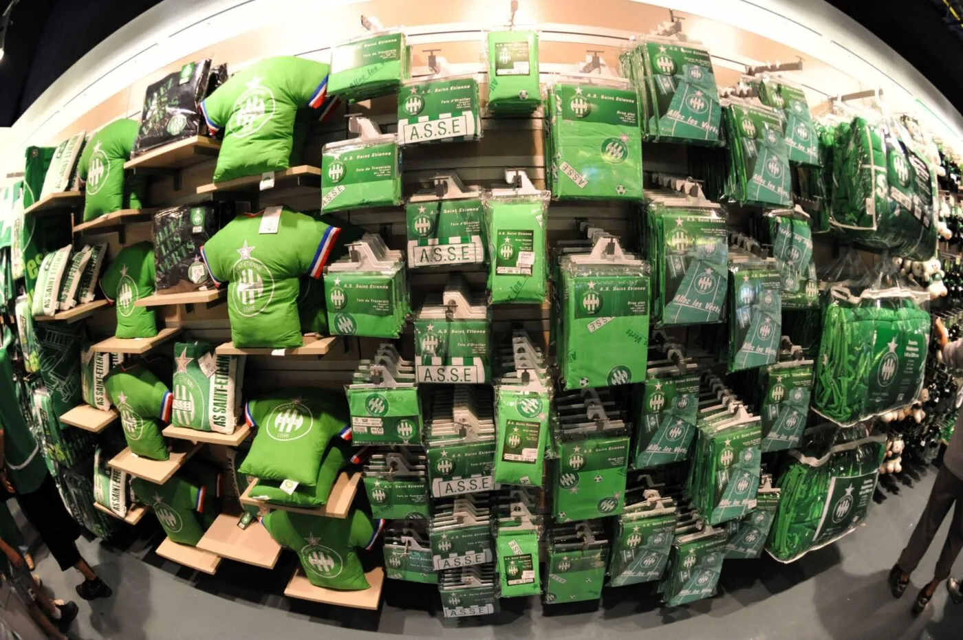 La boutique de l’ASSE vandalisée par des ultras lyonnais
