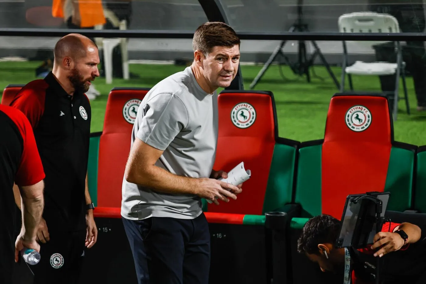 Steven Gerrard se fait encore virer