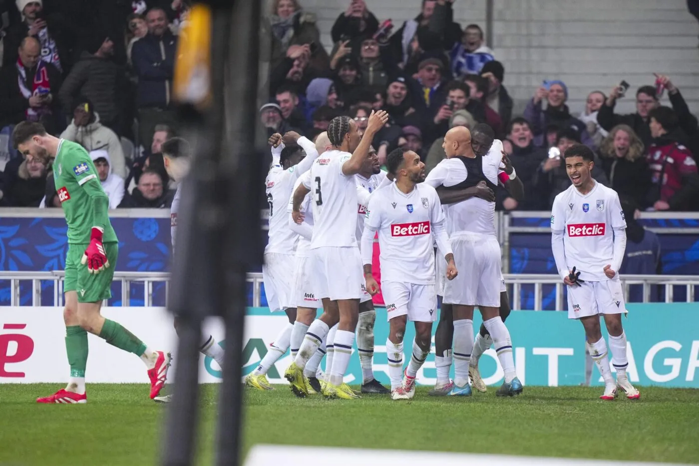 Dunkerque signe un exploit fou à Lille, Sima qualifie Brest