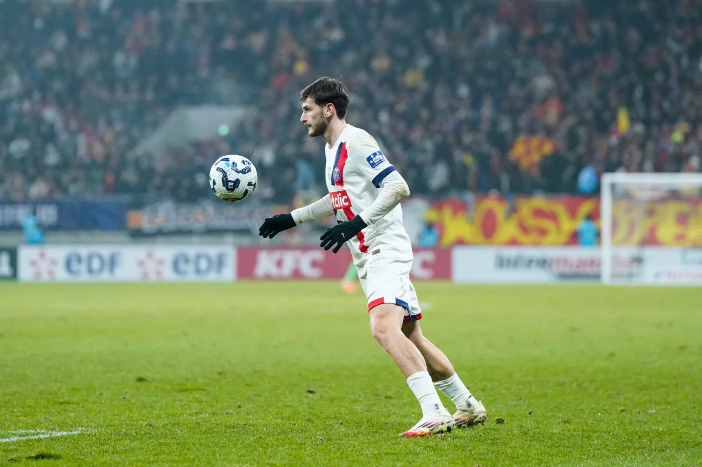 Naples donne sa version dans le transfert de Kvaratskhelia : «<span style="font-size:50%">&nbsp;</span>Pas du chantage, mais presque<span style="font-size:50%">&nbsp;</span>»