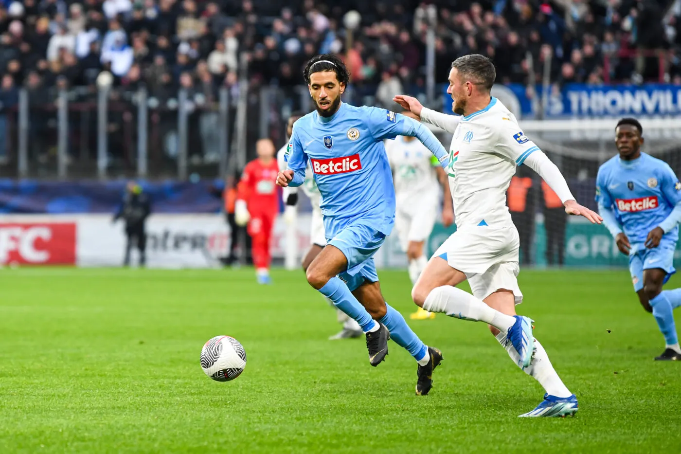 Vidéo : Le but de fou d’Amine Groune (Thionville) depuis son propre camp