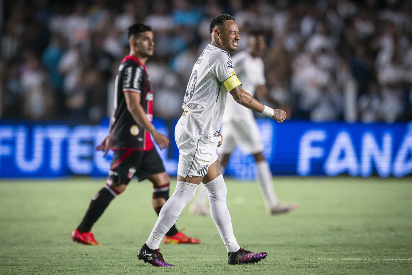 Neymar pas flamboyant pour sa première titularisation avec Santos