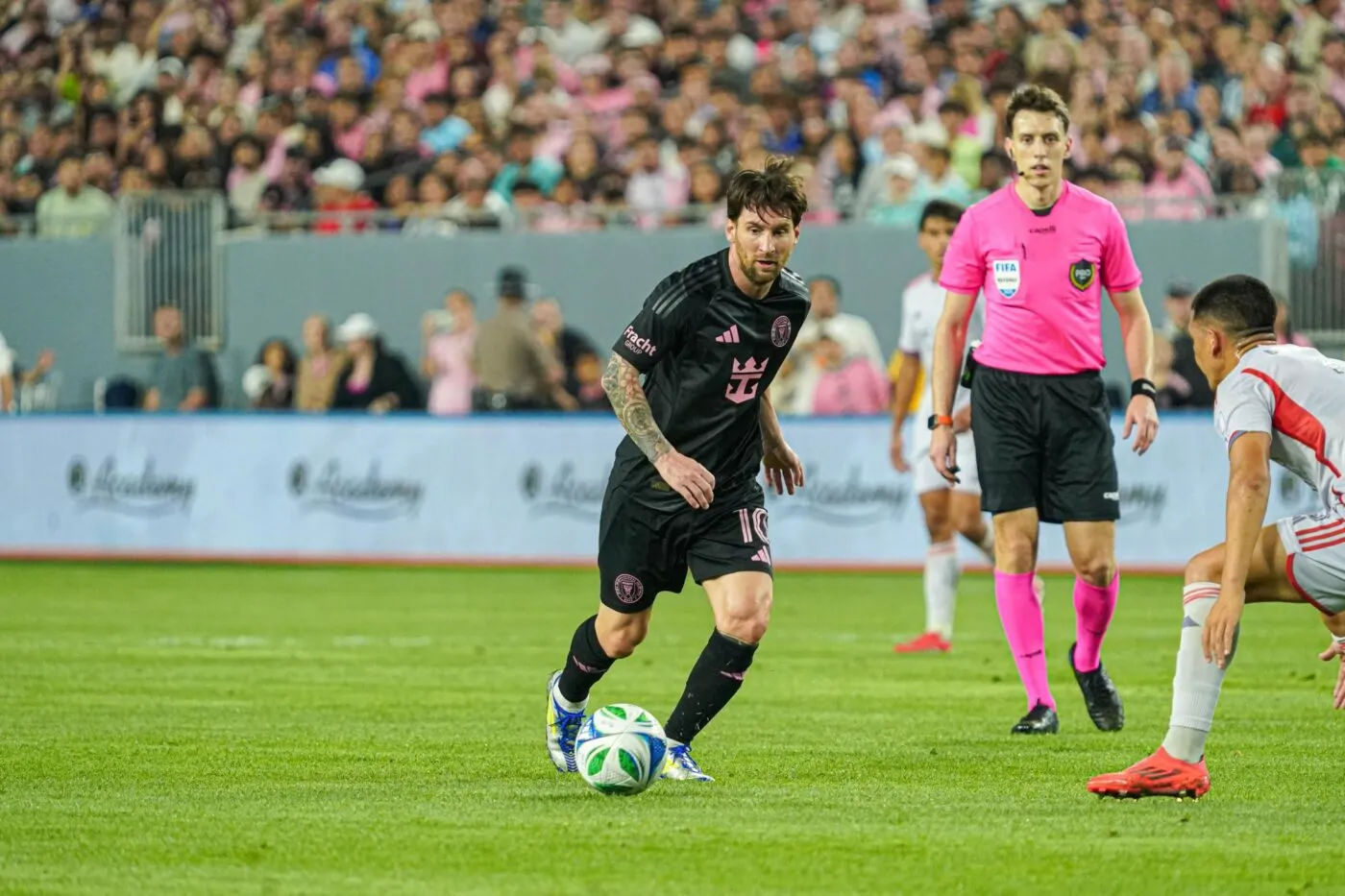 Un arbitre rappelé à l’ordre pour être allé trop loin avec Lionel Messi