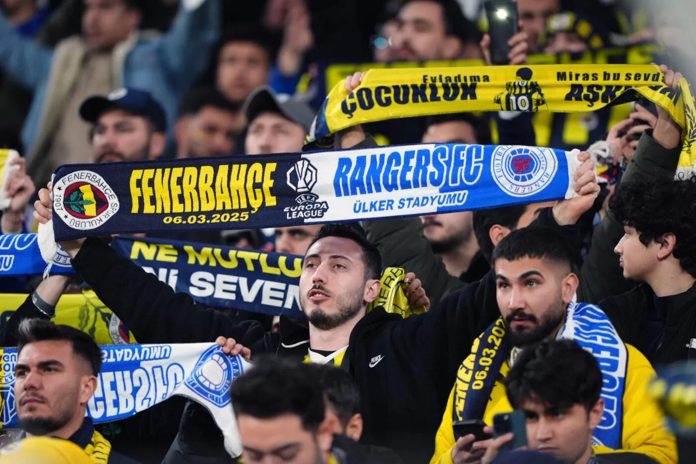 Frustrés, des fans de Fenerbahçe vandalisent le stade des Rangers
