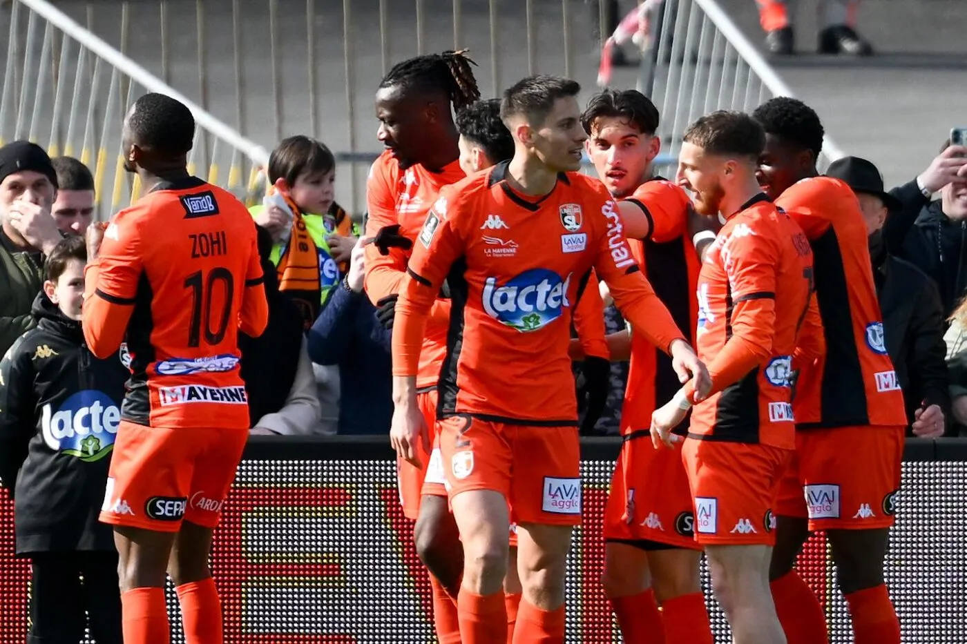 Metz passe leader après un match fou, le Paris FC s’effondre