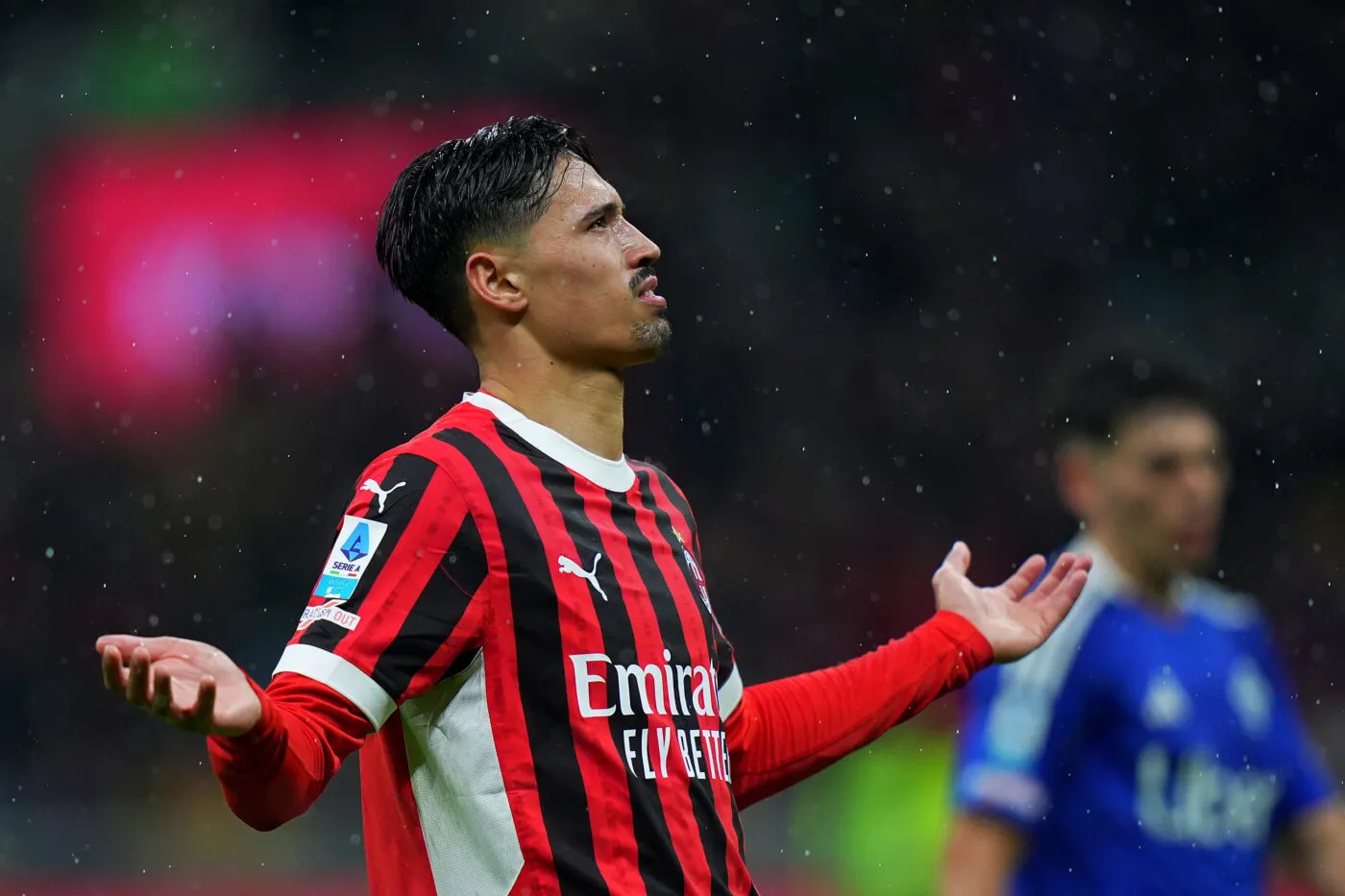 Un hors-jeu riquiqui permet à l’AC Milan de renverser Côme