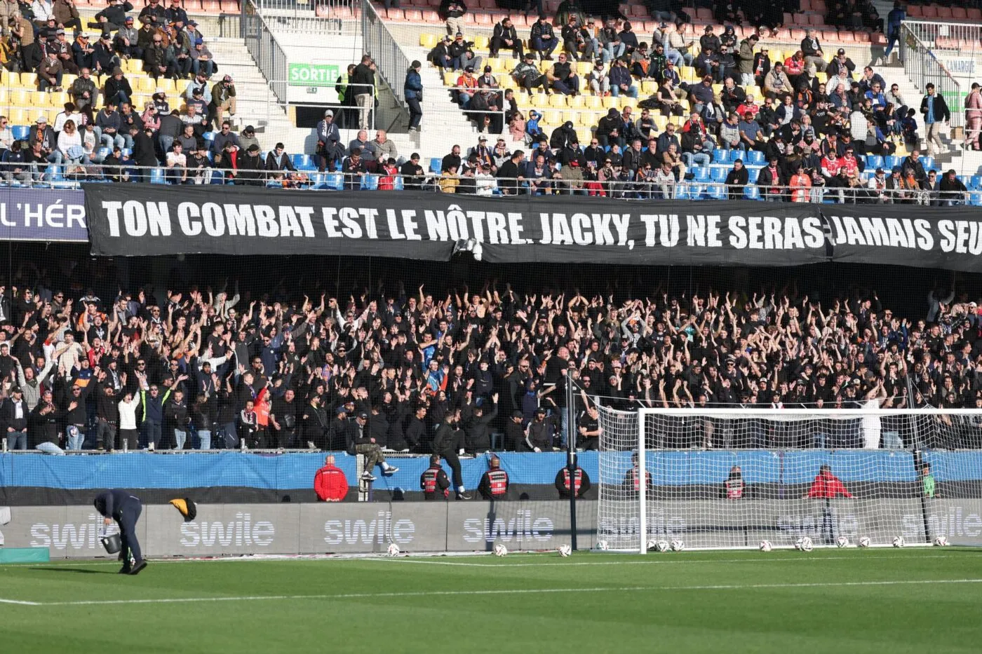 Montpellier-Saint-Étienne définitivement interrompu pour un départ de feu en tribunes