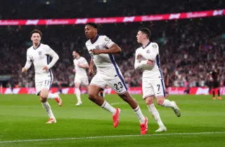 L’Angleterre ne se loupe pas face à l’Albanie, Myles Lewis-Skelly buteur pour sa première