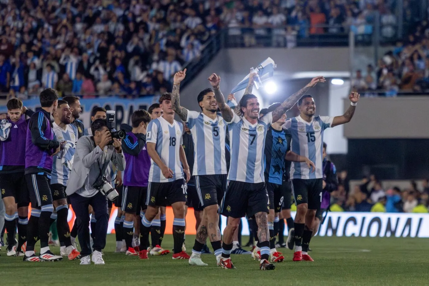 L’Argentine éteint le Brésil de Raphinha dans une folle ambiance