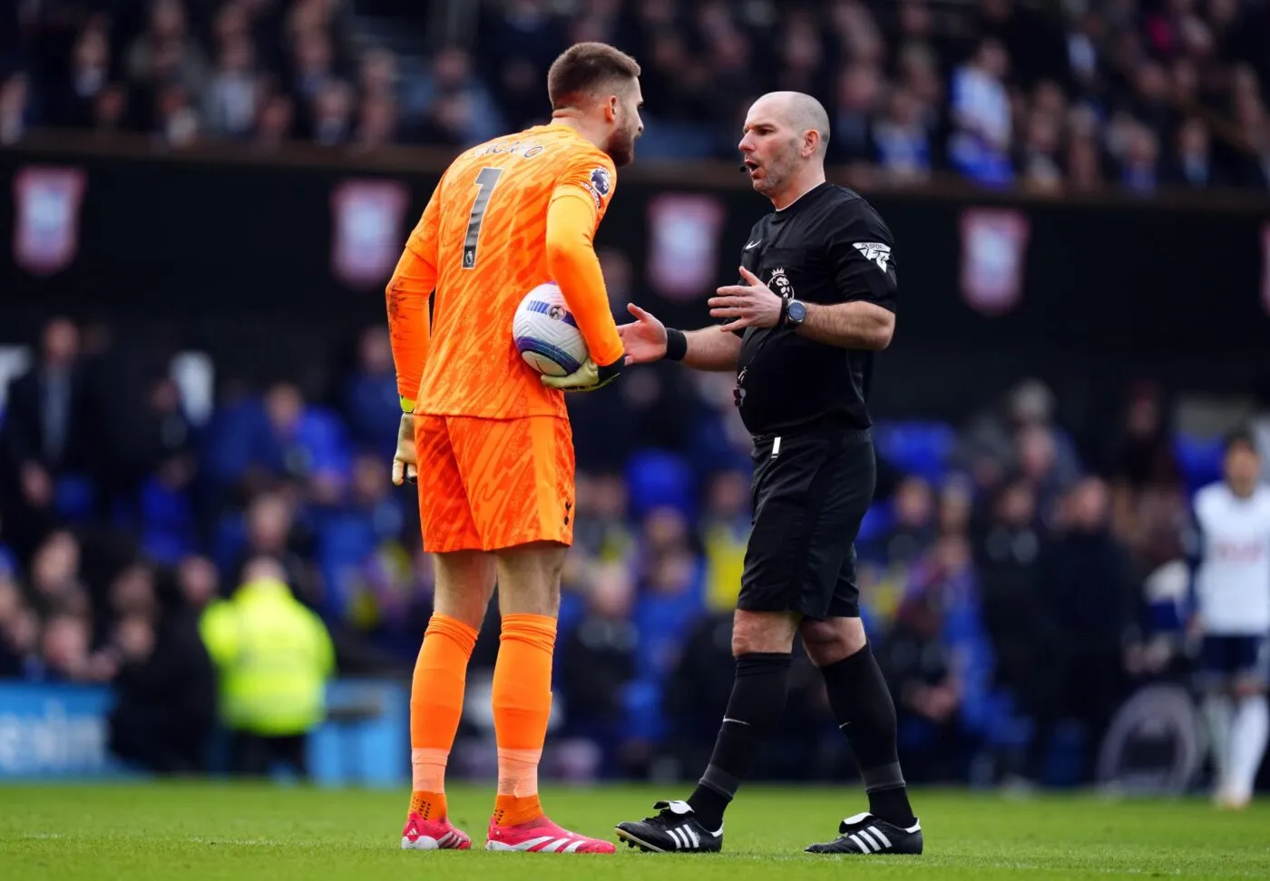 Temporisations des gardiens, remises en jeu, annonces au public : les changements de règles pour la saison prochaine