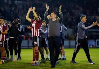 Un entraîneur explique qu’il prend des cartons rouges à cause de son accent écossais