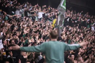 L’impressionnant cortège des fans de Hammarby avant le premier match de la saison